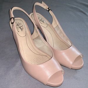 Life Stride Teller Slingback Pumps in Blush Pink